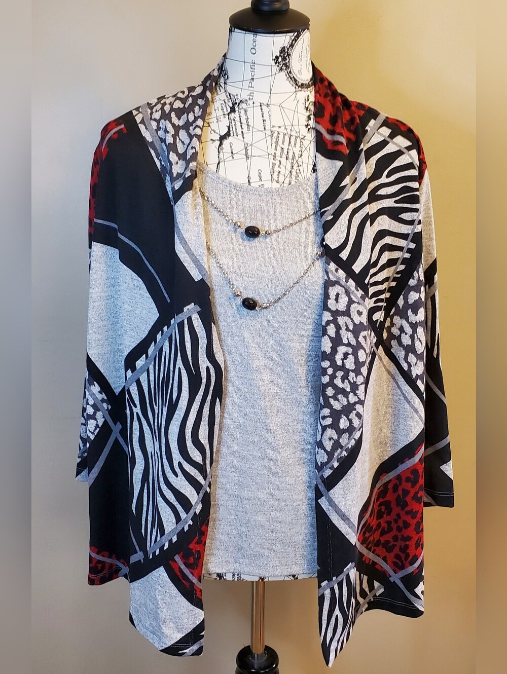 Alfred Dunner NWT 2 Piece Layered Blouse Women's Large Animal Print Necklace Top
